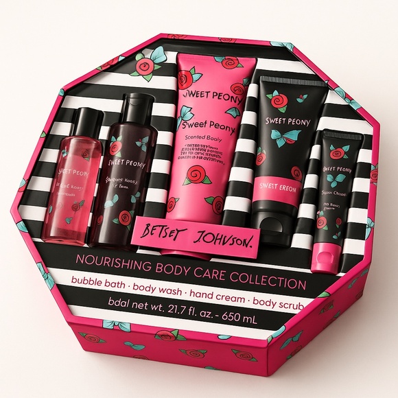 5PC BETSEY JOHNSON Sweet Peony Gift Box Set Body Lotion Cream Scrub Wash Bath - Picture 1 of 8